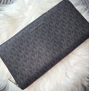 Euc Michael Kors Large Wallet Zip Mk